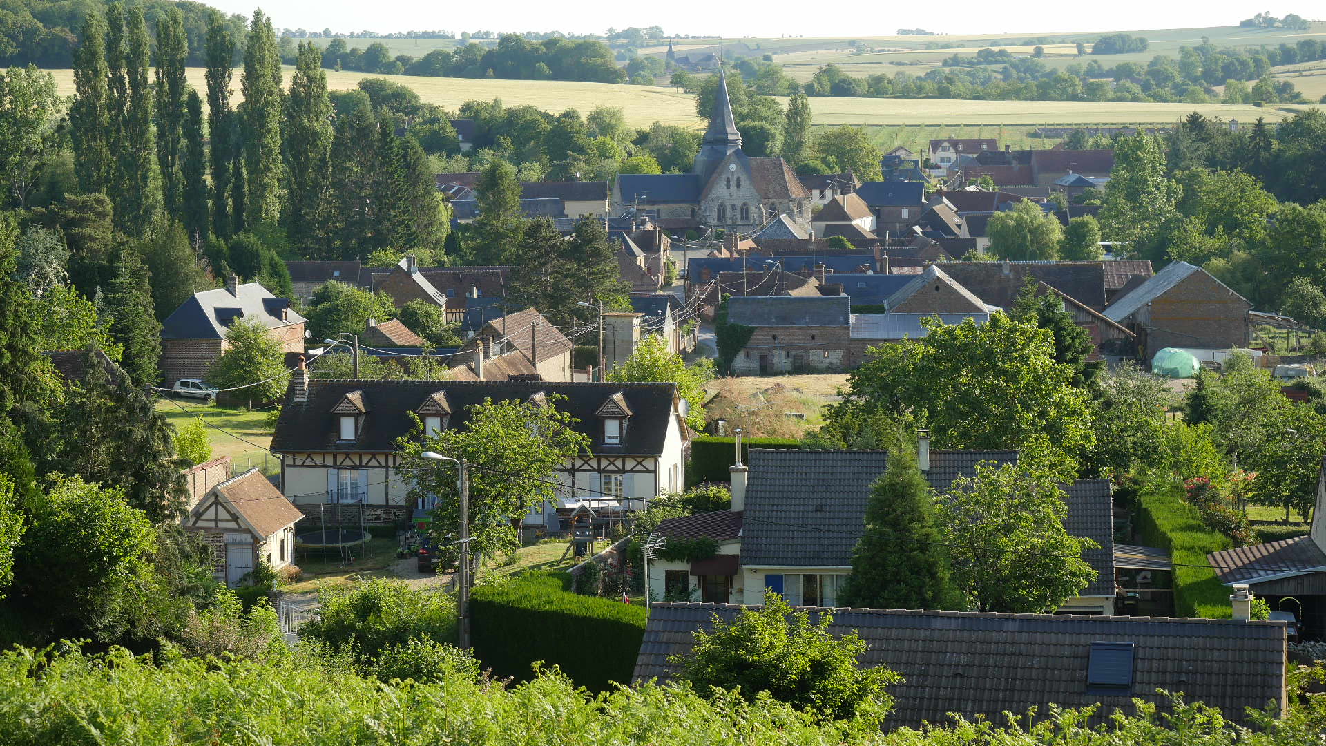 L'église Saint-Martin et son clocher en ardoise